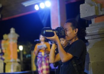 Amri, Peramu Keabadian dari Balik Lensa Foto Festival Komponis Perempuan Wrdhi Cwaram 2024