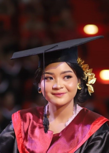 Putu Shinta Aiswarya, Pecinta Kucing, Calon Pendidik, Lulus Cumlaude