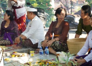 Menengok Tradisi Munjung ke Setra, “Piknik” di Kuburan ala Orang Buleleng saat Hari Pagerwesi