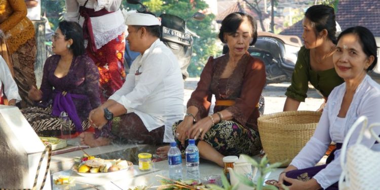 Menengok Tradisi Munjung ke Setra, “Piknik” di Kuburan ala Orang Buleleng saat Hari Pagerwesi