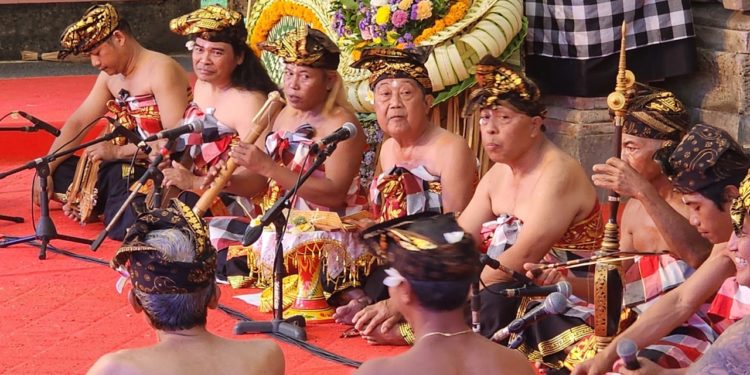 Cakepung dari Karangasem: Teater Bertutur, Akulturasi Budaya Bali, Jawa dan Lombok