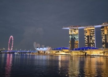 Catatan Pejalan dan Pemandu: Mengunjungi Tempat-tempat Buatan Manusia  