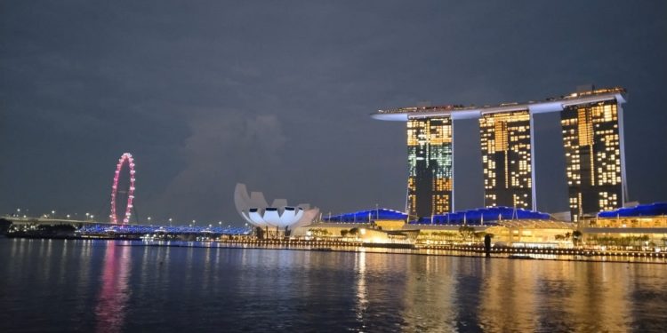 Catatan Pejalan dan Pemandu: Mengunjungi Tempat-tempat Buatan Manusia  