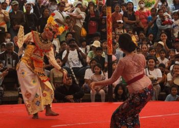 Gandrung Pura Majapahit dari Pemecutan Kelod – Ada Pengibing Kerauhan