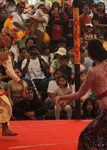 Gandrung Pura Majapahit dari Pemecutan Kelod – Ada Pengibing Kerauhan