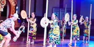 Tari dan Musik dari Tim Kesenian Sarawak Malaysia: Unik dan Mengesankan
