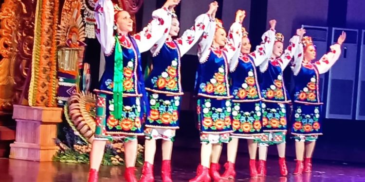 Suguhan Seni dari SLAVA Ukrainian Culture Center