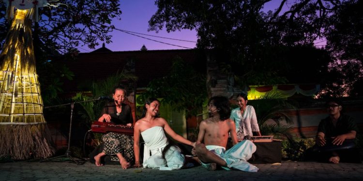 Tribute to Cok Sawitri: Merawat Ingatan, Mengalirkan Pengetahuan