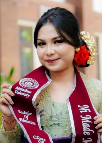 Ni Made Mira Cahyani, Lulusan Terbaik yang Suka Laki-laki Berbahasa Bali