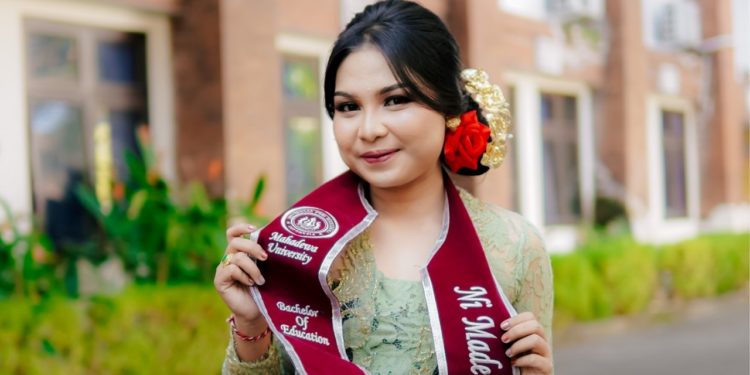 Ni Made Mira Cahyani, Lulusan Terbaik yang Suka Laki-laki Berbahasa Bali