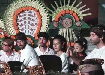 Menonton Bule Megambel di Balai Banjar Pinda 