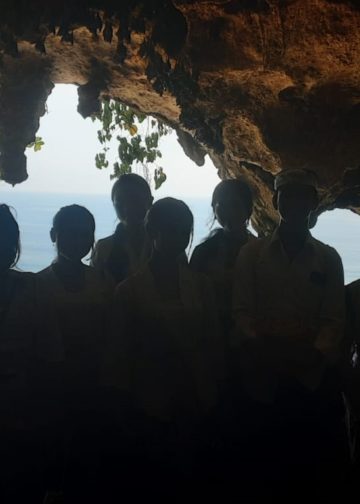 Antara Pura Gunung Payung dan Pura Batu Pageh