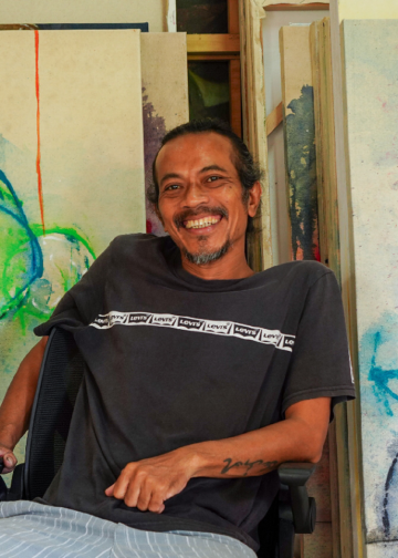 Sisi Artistik dan Aspek Naratif yang Berbeda pada Pameran Tunggal Made Palguna di Komaneka Gallery