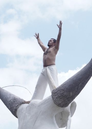 Tulang, Tubuh, dan Puisi dalam Ruang-Waktu | Dari Pameran Seni Instalasi Sampi Duwe di Desa Tambakan