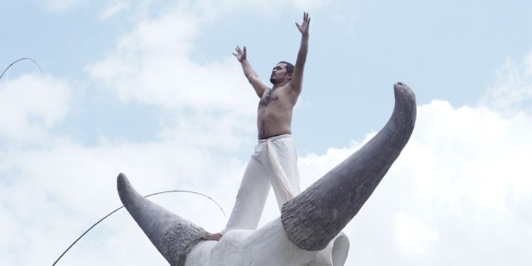 Tulang, Tubuh, dan Puisi dalam Ruang-Waktu | Dari Pameran Seni Instalasi Sampi Duwe di Desa Tambakan