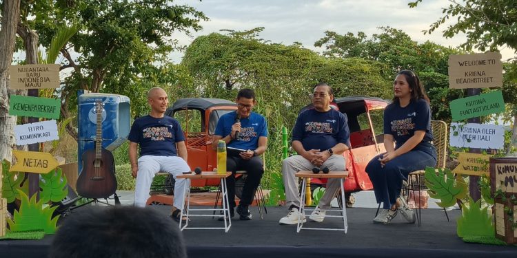Senja Tak Kalah Indah di Bali Utara — Dari Bincang Sandiaga Uno dan Komunitas di Pantai Penimbangan