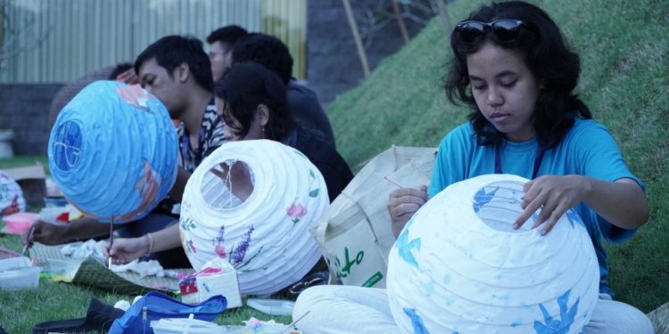 Lampion-lampion Harapan dari Nara Devintha dan Nadin di UVJF 2024
