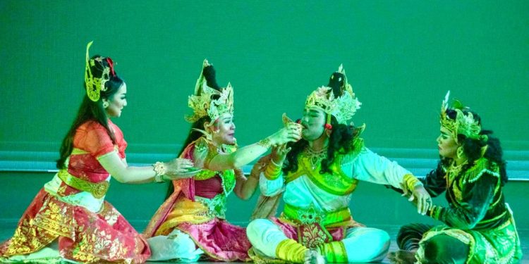 Drama Tari “Kesempatan Kedua” dari ISI Denpasar di Living World