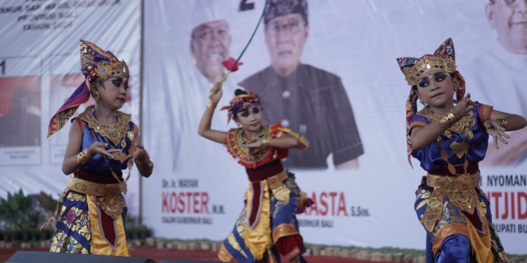 Hanoman dan Tari Sampi Gerumbungan di Kampanye Calon Gubernur Bali di Seririt