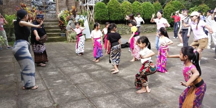 Pondok Literasi Sabih Pedawa dan Kolaborasi Lintas Negara