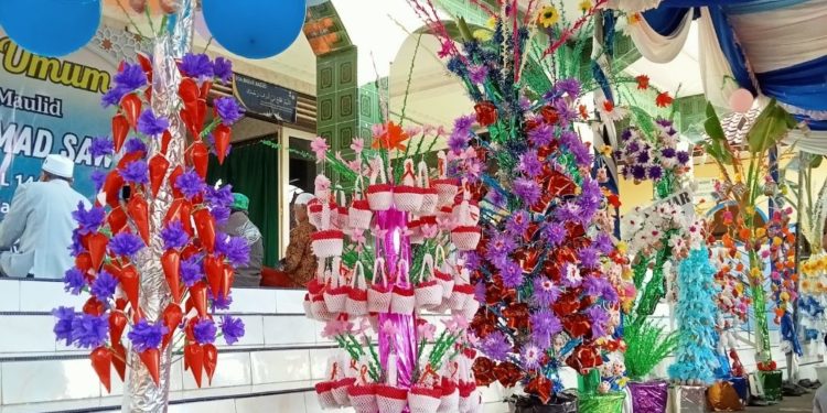 Tradisi Maulud Desa Pengastulan: Setembak, Belebet, Taluh Sokok, dan Asyrakalan