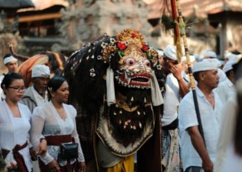 Menggurat Ratu Kompyang, Memaknai Ida Ratu Lingsir: Catatan Pertalian Spiritual Melalui Media Pelawatan Barong Desa Adat Padangtegal dengan Desa Adat Kebon