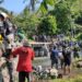 Warga dan TNI-Polri Gotong-Royong Membangun Jembatan untuk Arya dan Teman-temannya