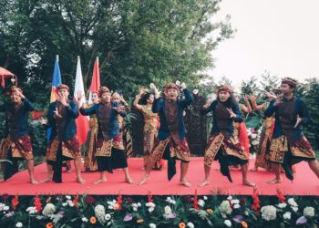 Kolaborasi ISI Denpasar dengan Dollina Charlotty Resort and Spa pada Program Magang MBKM di Polandia