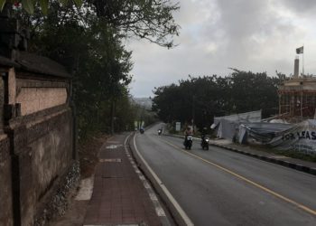 Di Puncak Tegeh Buhu  