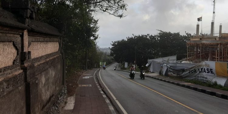 Di Puncak Tegeh Buhu  