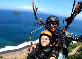 Timbis Paragliding di Atas Ngampan     