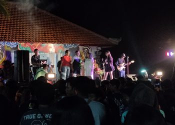 Malam Manis Galungan di Desa Alasangker, Hiburan Rakyat dan Aspirasi untuk Sang Calon Bupati
