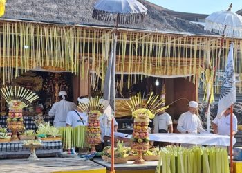 Umanis Galungan, Ungkapan Bakti dalam Kesederhanaan | Catatan Odalan dari Desa Adat Beringkit