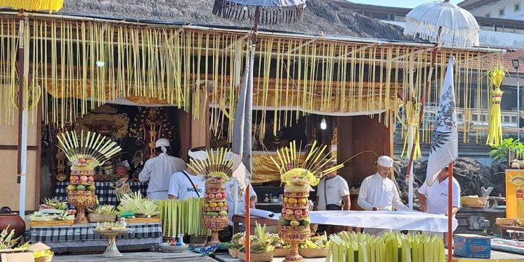 Umanis Galungan, Ungkapan Bakti dalam Kesederhanaan | Catatan Odalan dari Desa Adat Beringkit