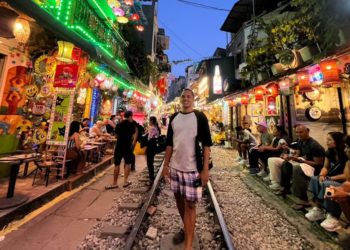 Merasakan Sensasi Berbeda di Hanoi Train Street Vietnam