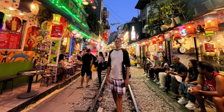 Merasakan Sensasi Berbeda di Hanoi Train Street Vietnam