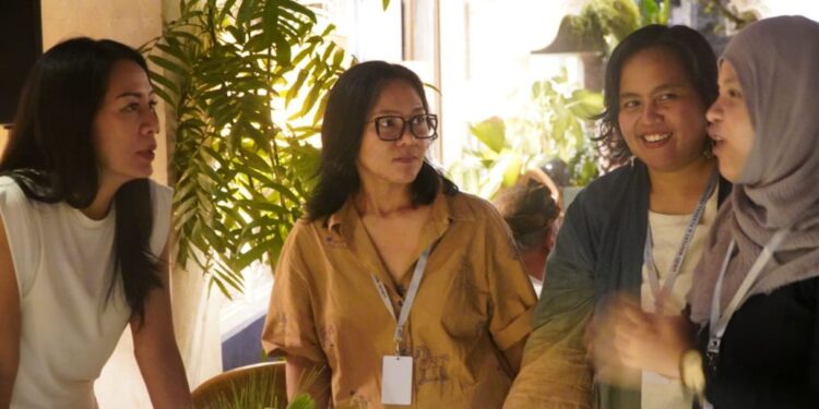 Bertemu Dee Lestari di UWRF 2024, Bertemu “Tanpa Rencana”, Sebuah Karya yang Jujur