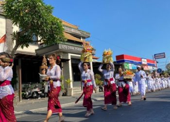 Tradisi Mepeed: Kearifan Lokal Desa Guwang yang Tak Lekang Kemajuan Zaman