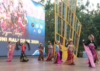 Betapa Gemas Menyaksikan Bocah Peragakan Busana Adat Bali