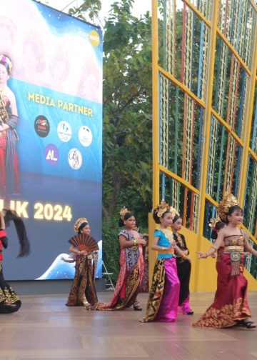 Betapa Gemas Menyaksikan Bocah Peragakan Busana Adat Bali