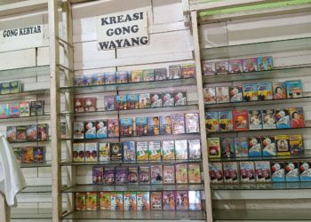 Memutar Nostalgia di Toko Kaset Kharisma Music, Kawasan Pasar Kreneng Denpasar