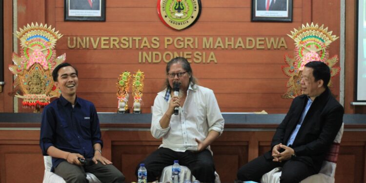 Dua Made Adnyana Suarakan Jurnalisme Warga dan Jurnalisme Sastra di Pekan Jurnalistik UPMI Bali