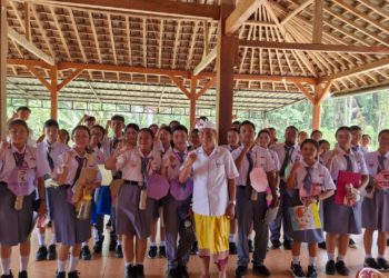 OSIS SMAN 2 Kuta dan SMAN 2 Kuta Selatan, Dari Diklatpim ke Wisata Spiritual   