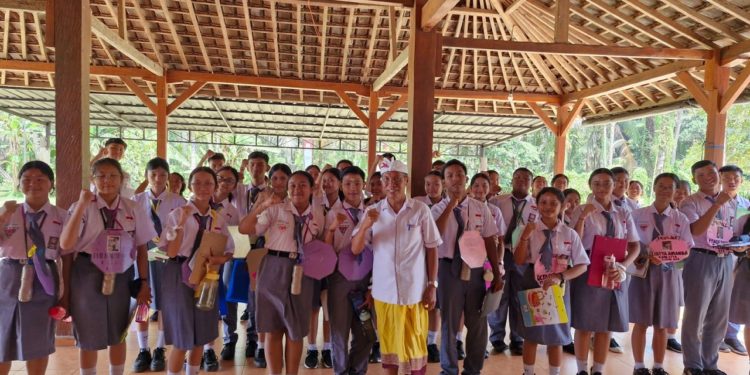 OSIS SMAN 2 Kuta dan SMAN 2 Kuta Selatan, Dari Diklatpim ke Wisata Spiritual   