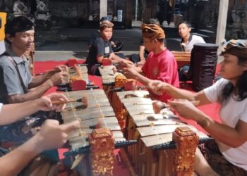 Menyemai Harmoni Gambelan Tradisi di Jantung Budaya Bali: Pembinaan dan Pementasan Iringan Batel Wayang Wong di Banjar Pesalakan, Gianyar