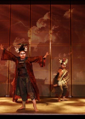 Betapa Ceria Anak-anak Sanggar Uyah Lengis Memainkan “I Siap Selem” di Galeri Indonesia Kaya