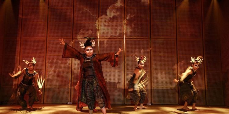 Betapa Ceria Anak-anak Sanggar Uyah Lengis Memainkan “I Siap Selem” di Galeri Indonesia Kaya