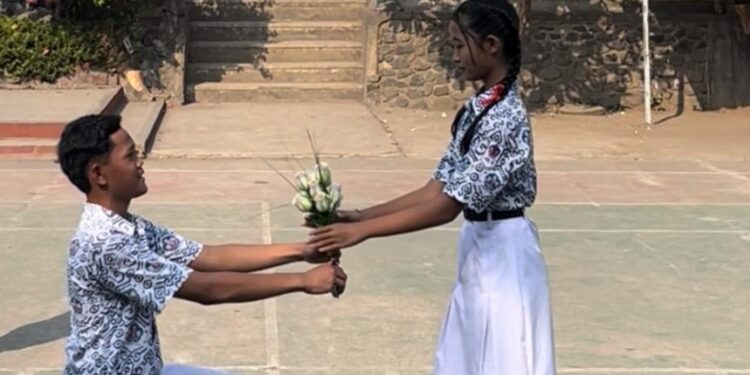 Kelas Kosong, Segala Haru dan Romantis Tumpah Ruah di Lapangan : Cerita HUT SMPN 2 Sawan