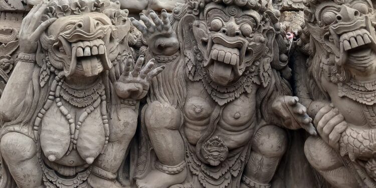 Eksistensi Para Penjaga Ornamentik Bulelengan : Cerita Kecil dari Pura Penegil Dharma