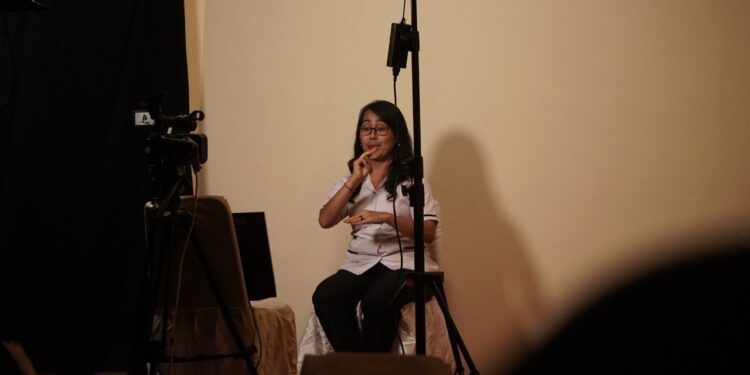 Bahasa Isyarat yang Humanis dan Bahasa Ekspresif yang Di-off-kan dalam Debat Final Paslon Pilkada Buleleng